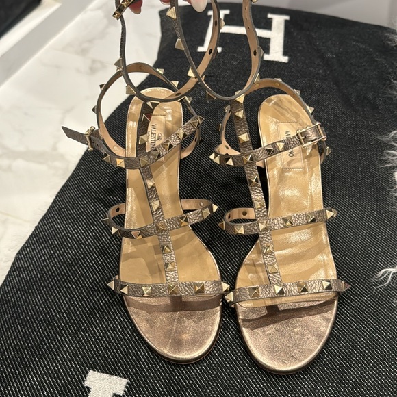 Authentic Valentino Rockstud Pewter 2.5” heels size 41.5 - Picture 8 of 8